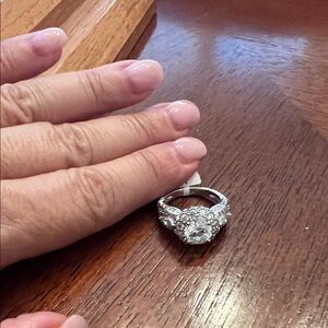 Elegant 925 silver Silver Ring with Clear CZ Gemstone size 7.5